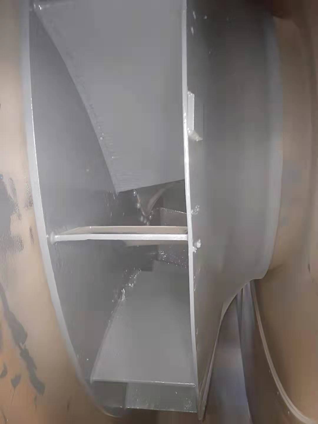 防腐施工后的風(fēng)機葉輪 防腐施工后的風(fēng)機葉輪
